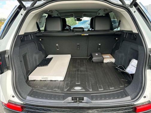 2025 Land Rover Discovery Sport S