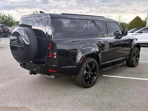 2025 Land Rover Defender 130 P400 X-Dynamic SE