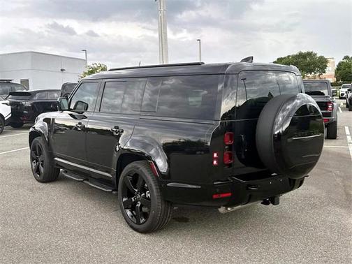 2025 Land Rover Defender 130 P400 X-Dynamic SE