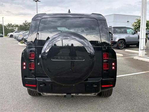 2025 Land Rover Defender 130 P400 X-Dynamic SE