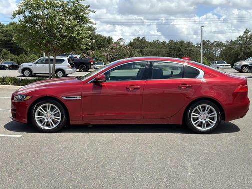Italian Racing Red Metallic 2017 Jaguar XE 25t Premium