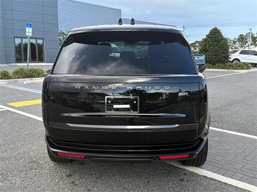 2025 Land Rover Range Rover P530 SE