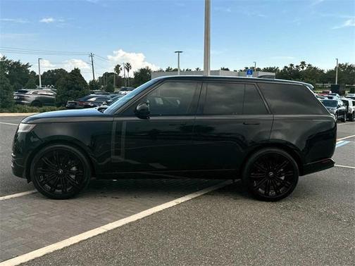 2025 Land Rover Range Rover P530 SE