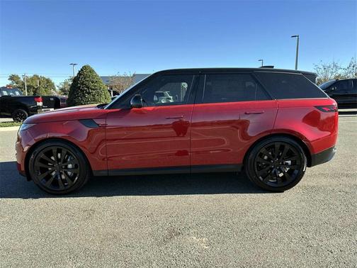 2026 Land Rover Range Rover Sport SE