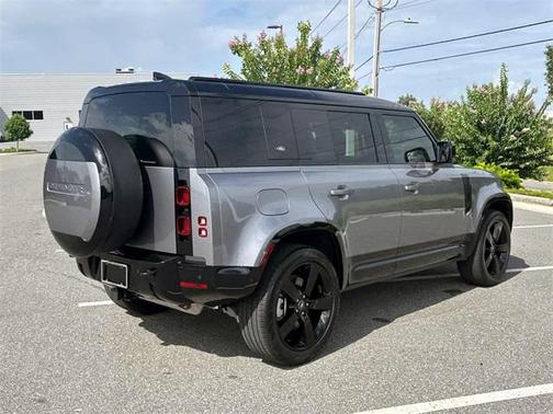 2024 Land Rover Defender 110 P400 X-Dynamic SE