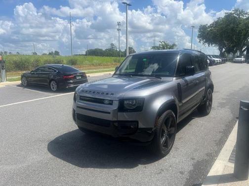 2024 Land Rover Defender 110 P400 X-Dynamic SE