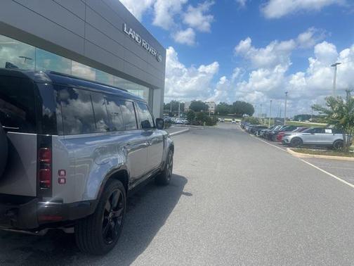 2024 Land Rover Defender 110 P400 X-Dynamic SE