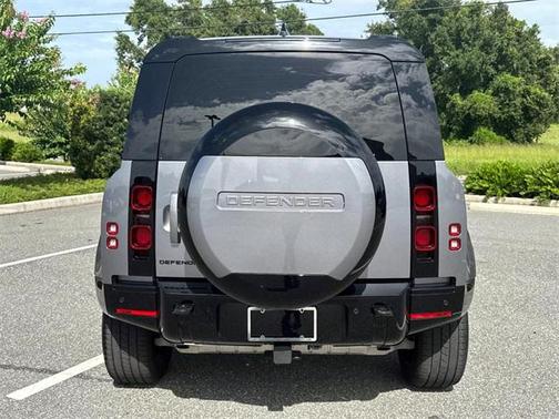 2024 Land Rover Defender 110 P400 X-Dynamic SE