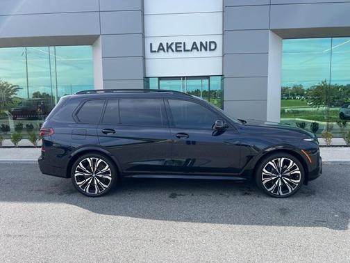 2024 BMW X7 M60i