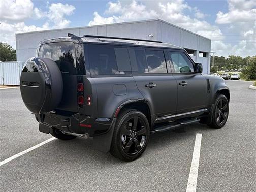 2025 Land Rover Defender 110 P400 X-Dynamic SE