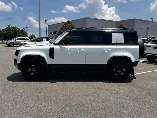 2025 Land Rover Defender 110 P400 X-Dynamic SE