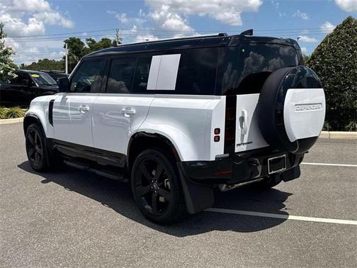 2025 Land Rover Defender 110 P400 X-Dynamic SE