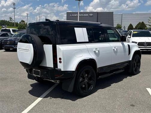 2025 Land Rover Defender 110 P400 X-Dynamic SE