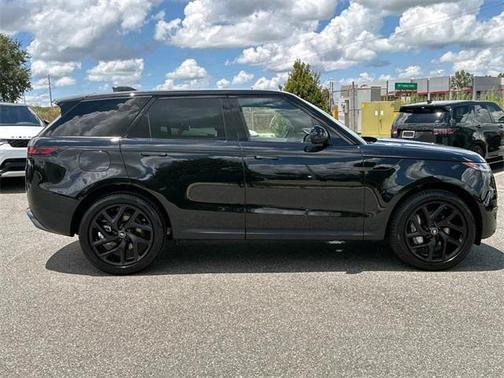 2025 Land Rover Range Rover Sport SE