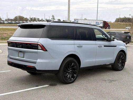 2025 Lincoln Navigator Reserve