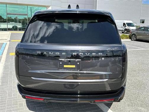 2025 Land Rover Range Rover P400 SE
