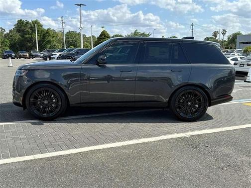 2025 Land Rover Range Rover P400 SE