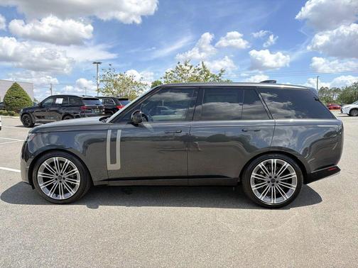 Carpathian Grey Premium Metallic 2026 Land Rover Range Rover P530 SE