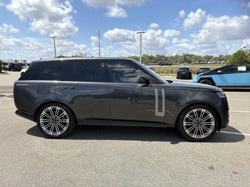 Carpathian Grey Premium Metallic 2026 Land Rover Range Rover P530 SE