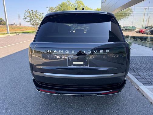 Carpathian Grey Premium Metallic 2026 Land Rover Range Rover P530 SE