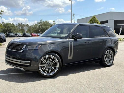 Carpathian Grey Premium Metallic 2026 Land Rover Range Rover P530 SE