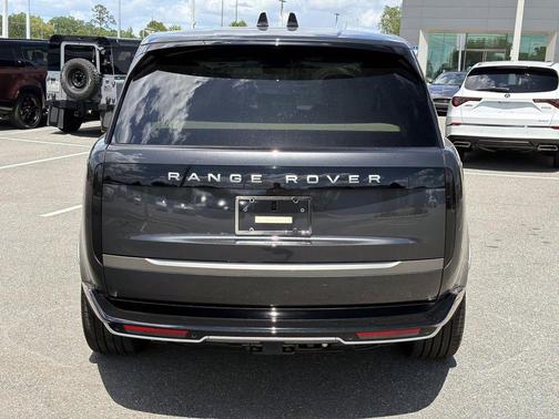 Carpathian Grey Premium Metallic 2026 Land Rover Range Rover P530 SE