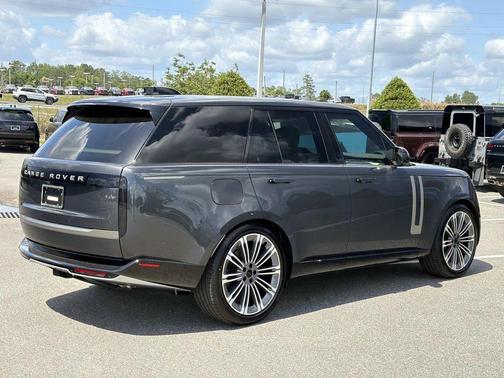 Carpathian Grey Premium Metallic 2026 Land Rover Range Rover P530 SE