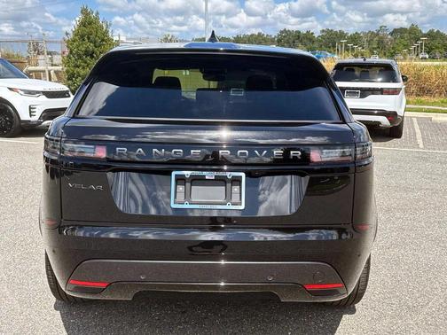 2026 Land Rover Range Rover Velar P250 SE R-Dynamic