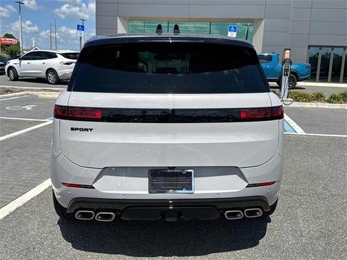 2025 Land Rover Range Rover Sport SE