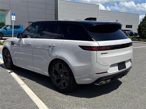 2025 Land Rover Range Rover Sport SE