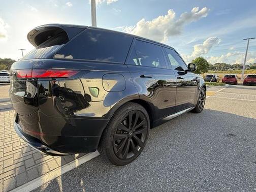 2025 Land Rover Range Rover Sport SE