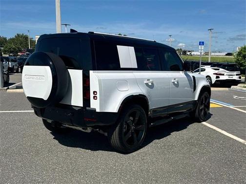 2025 Land Rover Defender 110 P400 X-Dynamic SE