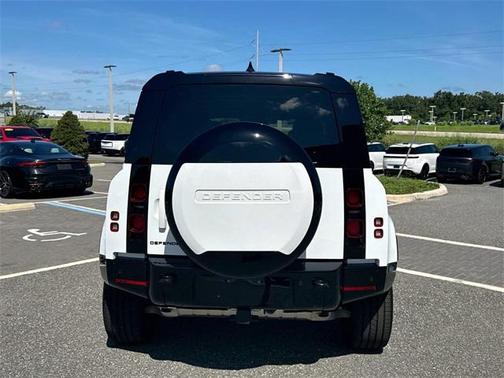 2025 Land Rover Defender 110 P400 X-Dynamic SE