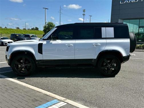 2025 Land Rover Defender 110 P400 X-Dynamic SE
