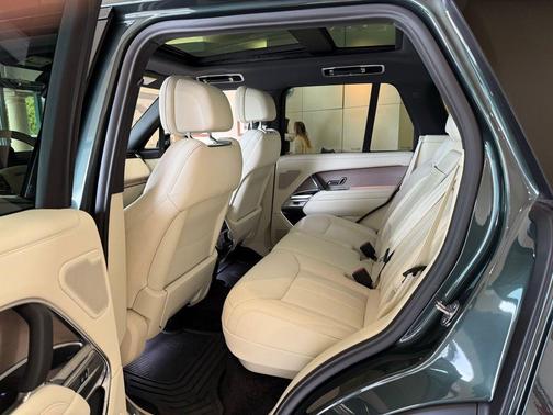 Belgravia Green Metallic 2025 Land Rover Range Rover P530 SE