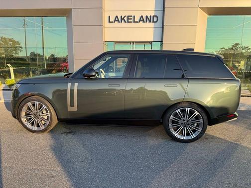 Belgravia Green Metallic 2025 Land Rover Range Rover P530 SE