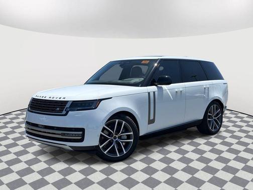 Fuji White 2026 Land Rover Range Rover P550e SE