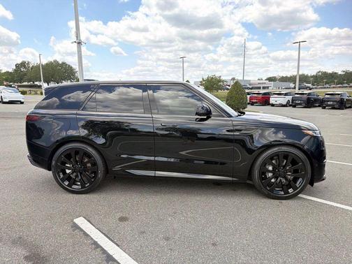 Santorini Black Metallic 2026 Land Rover Range Rover Sport SE