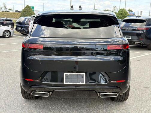 Santorini Black Metallic 2026 Land Rover Range Rover Sport SE