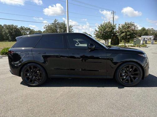 Santorini Black Metallic 2026 Land Rover Range Rover Sport SE