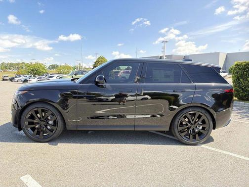 Santorini Black Metallic 2026 Land Rover Range Rover Sport SE