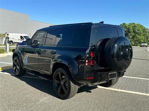 2025 Land Rover Defender 110 P400 X-Dynamic SE
