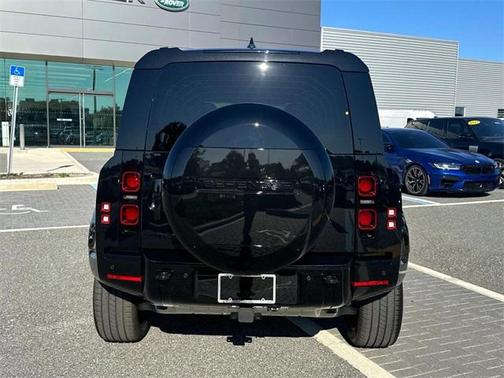 2025 Land Rover Defender 110 P400 X-Dynamic SE