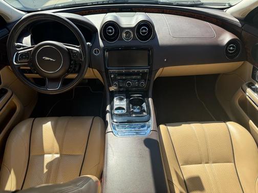 2019 Jaguar XJ R-Sport