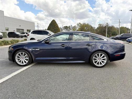 2019 Jaguar XJ R-Sport