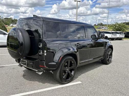 2025 Land Rover Defender 110 V8