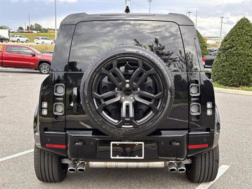 2025 Land Rover Defender 110 V8