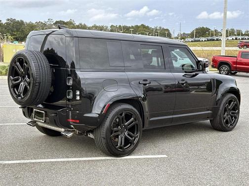 2025 Land Rover Defender 110 V8