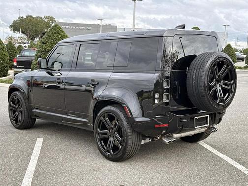 2025 Land Rover Defender 110 V8