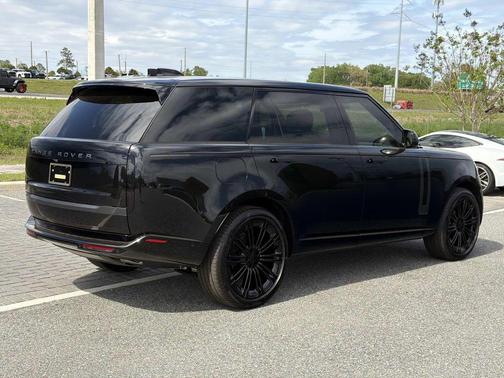 Santorini Black Metallic 2026 Land Rover Range Rover P400 SE 7 Seat